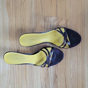 Tommy Hilfiger sz 9 brown slip on sandal 2.5" heel